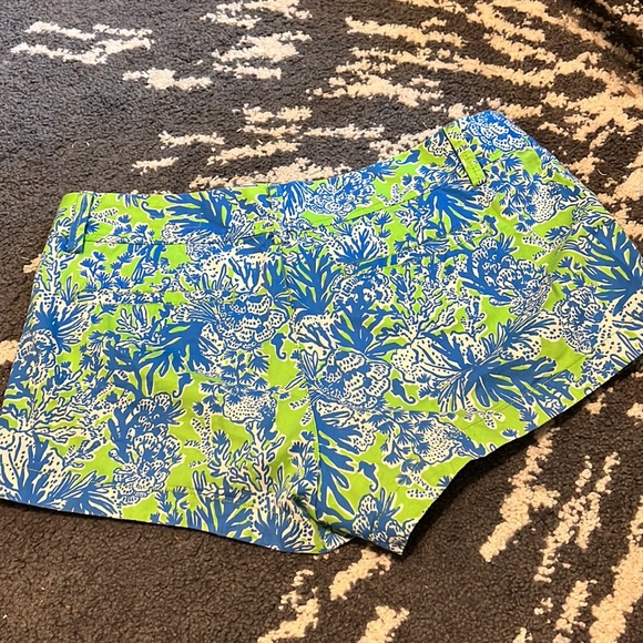 Lilly Pulitzer Walsh short size 10 - Picture 4 of 6